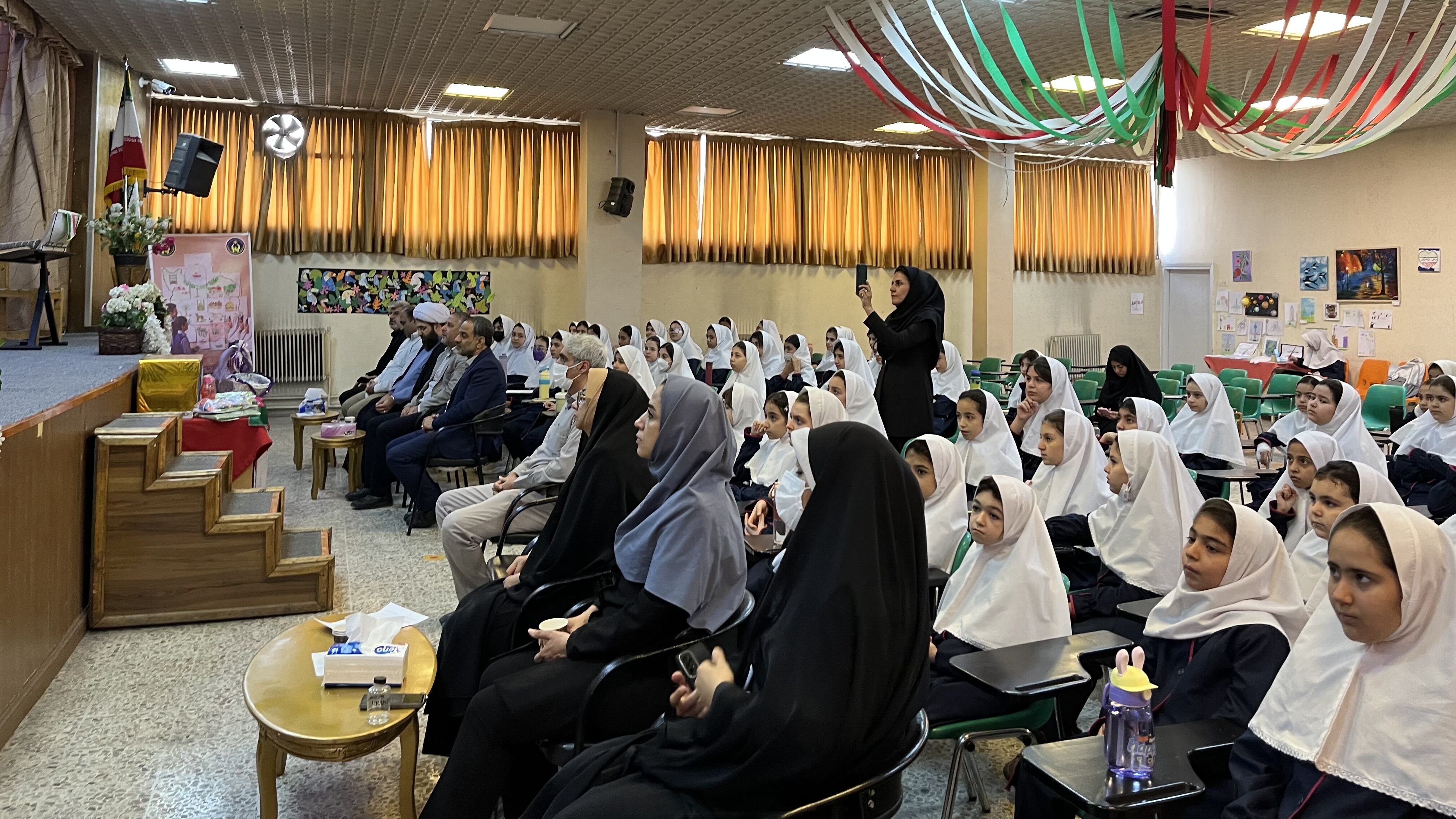 جشن عاطفه‌ها در دبستان علامه طباطبایی منطقه ۶ 