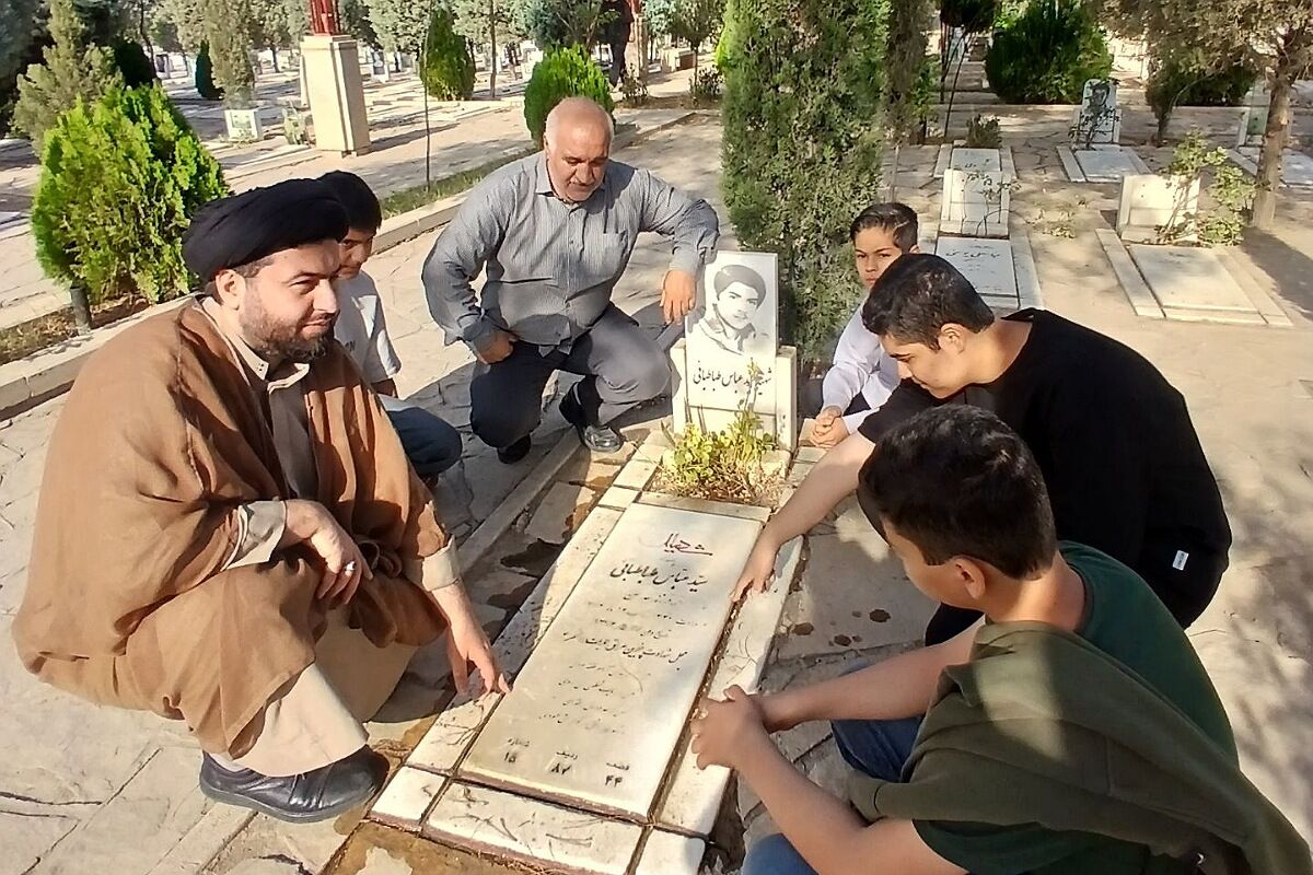 غبارروبی مزار شهدا 