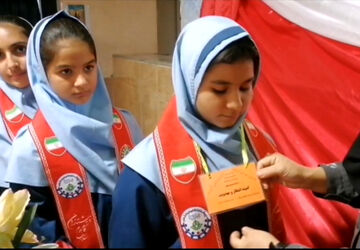 اولین جلسه شورای دانش آموزی و معارفه کمیته ها در دبستان شهدای ارتش 