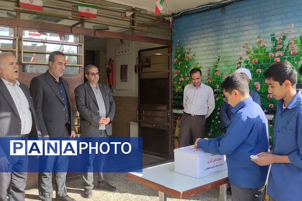 برگزاری انتخابات شورای دانش آموزی در مدارس ناحیه دو شهرری 