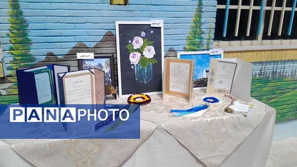  تجلیل از روز جهانی اوتیسم در مدرسه استثنایی باغچه‌بان کرج