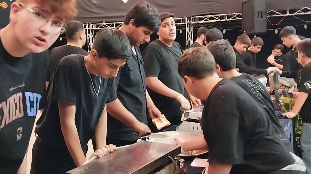 عشق و ارادت نوجوانان شهر هشتگرد به اباعبدالله الحسین(ع)