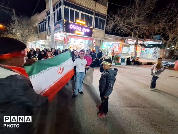 بیعت دانش‌آموزان پیشتاز شهر لایین با رهبر عزیز انقلاب