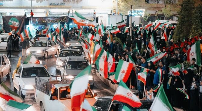 پیام اقتدار نوجوانان ایرانی با رجزخوانی