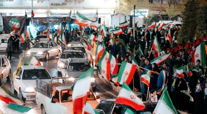 پیام اقتدار نوجوانان ایرانی با رجزخوانی