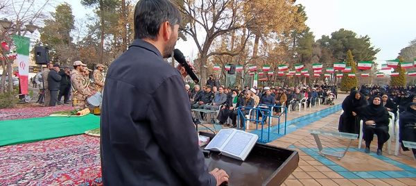 اجتماع مردم بصیر و انقلابی نیشابور در آغاز دهه فجر
