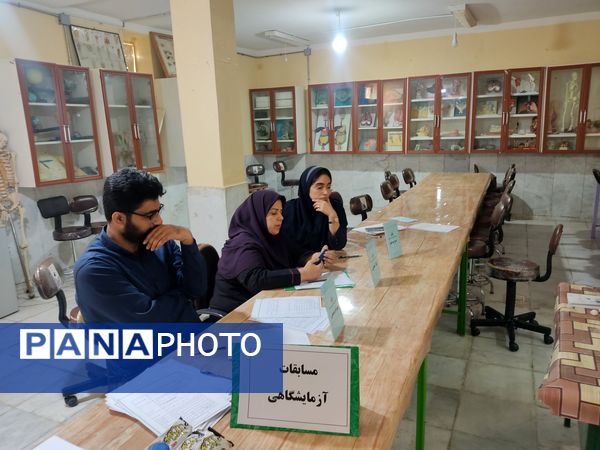 مسابقات آزمایشگاهی مدارس پارسیان