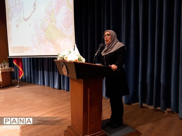 جشن فارغ تحصیلی وتقدیر ازدانش آموزان پایه نهم دبیرستان آرمینه مصلی نژاد ناحیه ۶