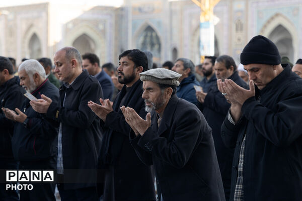 اقامه نماز عید فطر در حرم مطهر رضوی-۱
