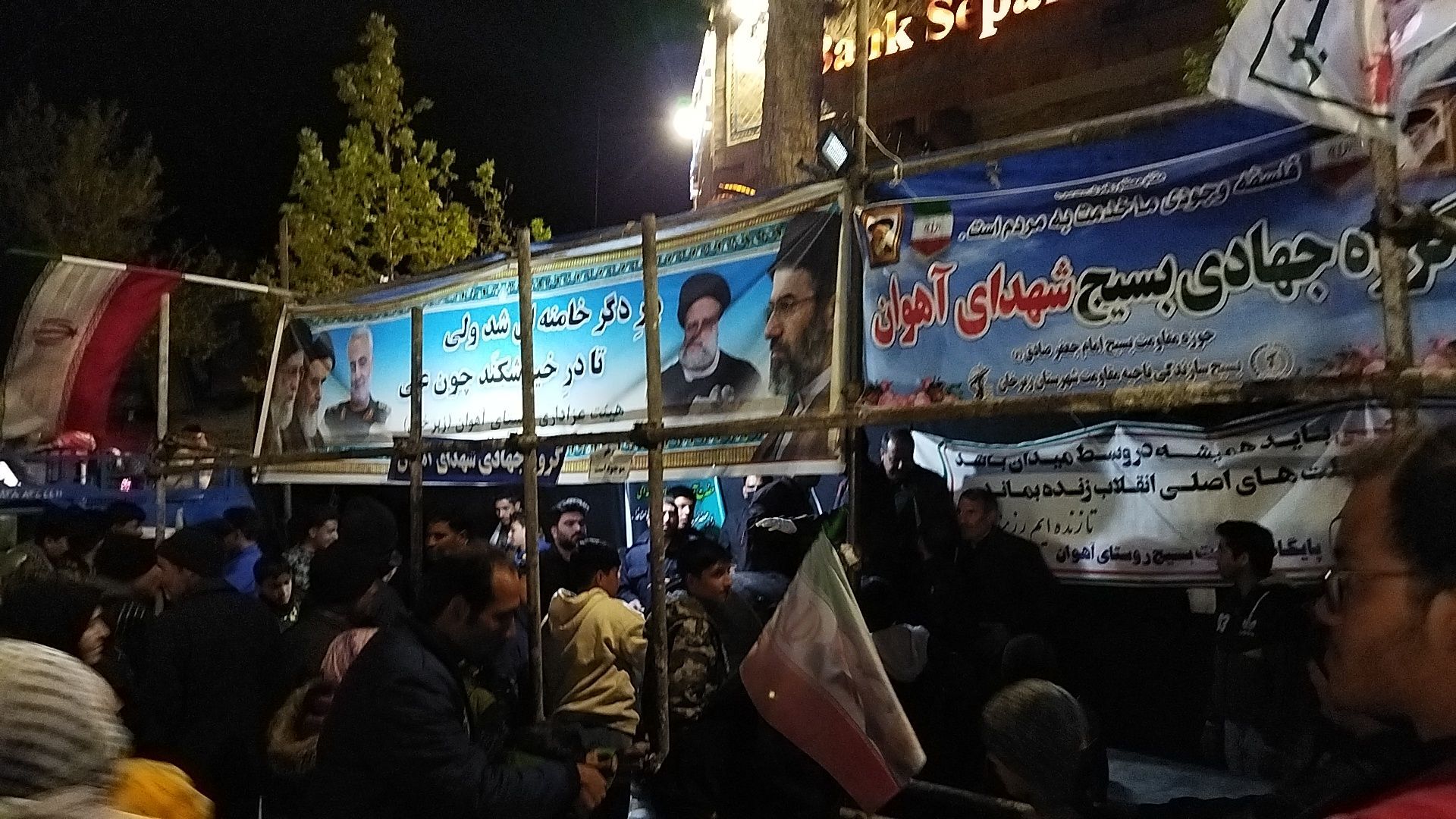 گذری بر فعالیت موکب گروه جهادی بسیج شهدای آهوار در مراسم چهلم رهبر شهید و شهدای میناب 