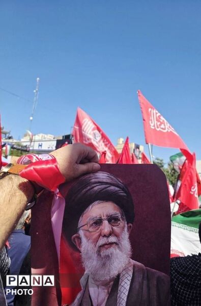 تشییع پیکر رهبر شهید انقلاب در مشهد مقدس با حضور پرشور مردم 