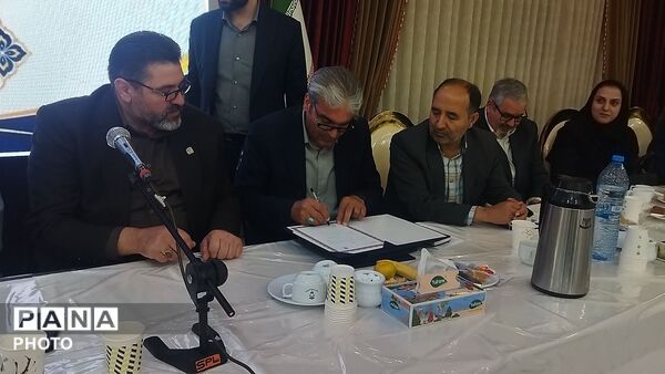 ۹ تفاهم نامه برای ساخت و بازسازی مدارس نیشابور توسط عبدالرضا وکیلی امضا شد