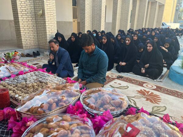 آغاز روز دانش‌آموزان رودخانه با قرائت زیارت عاشورا