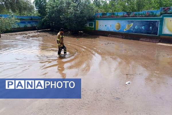 حضور جهادی بسیج و مردم برای کمک به سیل زده مشهد 