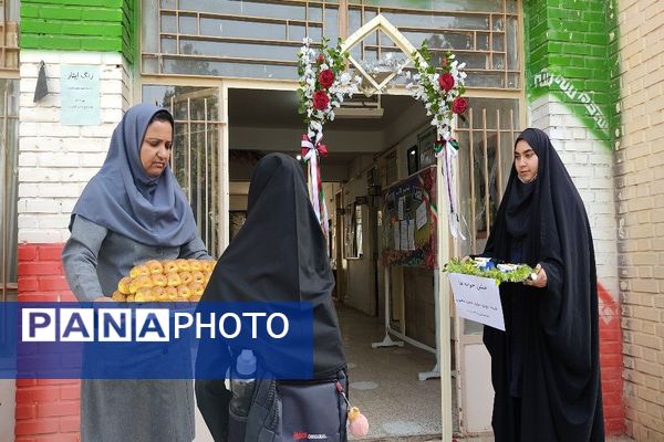 بازگشایی مدارس در دبیرستان دخترانه شهید مجید دهنوی نیشابور