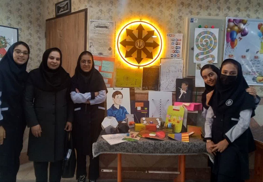 نمایشگاه دستاوردهای ریاضی دانش آموزان دبیرستان فرزانگان دکتر شاهی برگزار شد