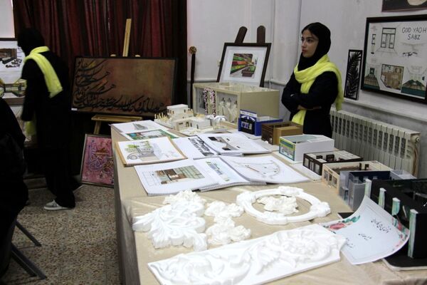 افتتاح نمایشگاه شکوفایی هنر و مهارت زنان و دختران هنرستان استاد شهریار 