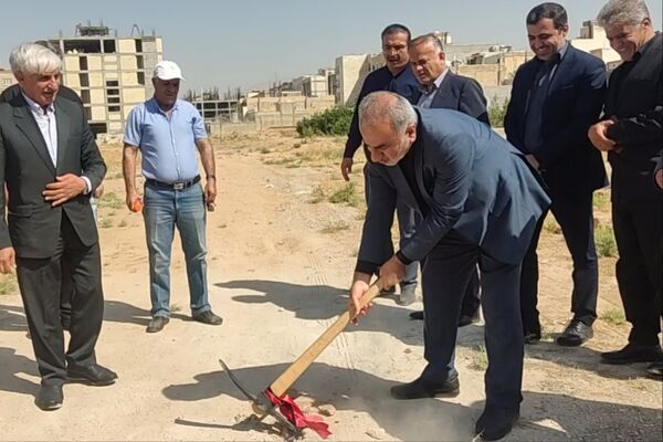 آیین کلنگ زنی مدرسه دوازده کلاسه در شهرک سبحان