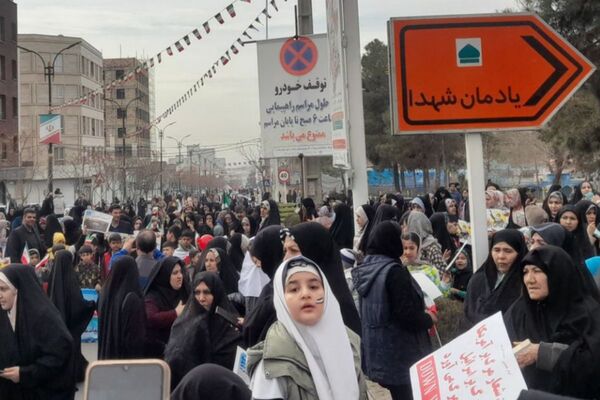 راهپیمایی باشکوه مردم قیامدشت در حمایت از آرمان‌های انقلاب