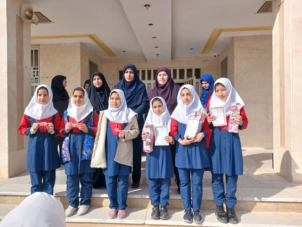 برگزاری مراسم تجلیل از دانش‌آموزان ممتاز حوزه نماز و قرآن در طرح بازدید از کارنامه نماز