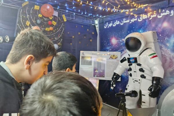 بازدید دانش آموزان ناحیه دو شهرری از نمایشگاه پژوهش اداره کل شهرستانهای استان تهران 