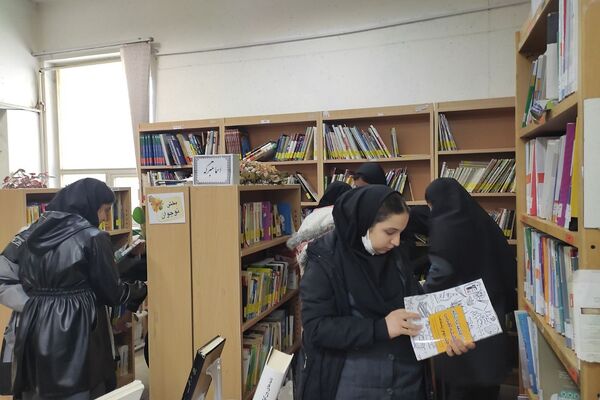 بازدید دانش‌آموزان دبیرستان پویش از کتابخانه عمومی فرهنگسرای کوثر دماوند 