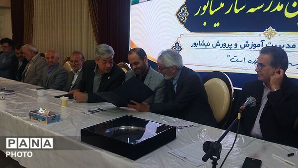 ۹ تفاهم نامه برای ساخت و بازسازی مدارس نیشابور توسط عبدالرضا وکیلی امضا شد
