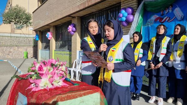 آیین بازگشایی مدارس و آغاز سال تحصیلی در دبیرستان دخترانه زکیه سنندج 