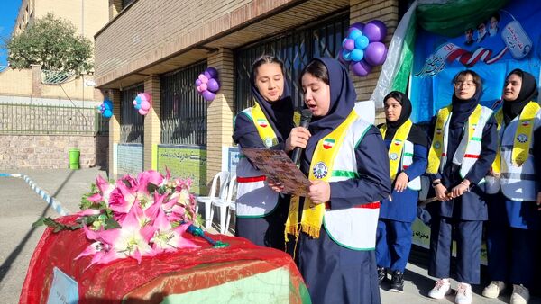 آیین بازگشایی مدارس و آغاز سال تحصیلی در دبیرستان دخترانه زکیه سنندج 