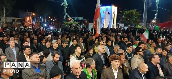 حضور شبانه مردم شهرستان کوهدشت در میدان امام خمینی (ره)