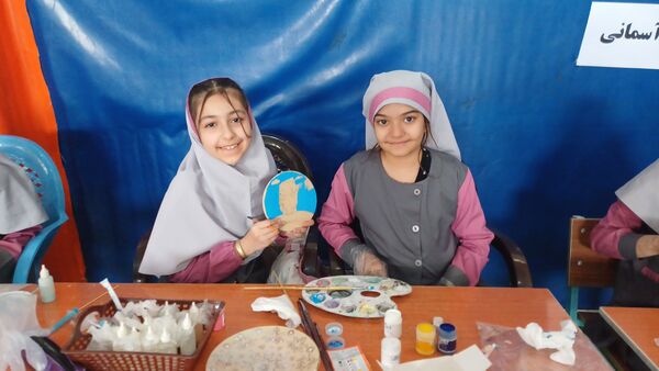 برگزاری نمایشگاه ماها در دبستان ام السلمه ۲ شهرستان جاجرم