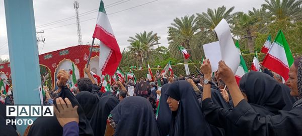 وداع حماسی دریادلان هرمزگان با فرمانده شهید علیرضا تنگسیری در بندرعباس