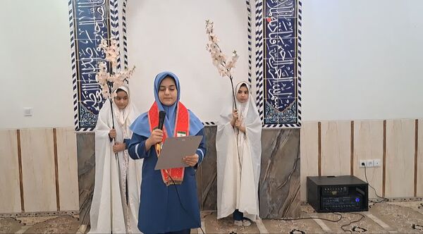 آغاز سال تحصیلی با طنین گلبانگ توحید در دبستان دخترانه ام‌البنین یزد