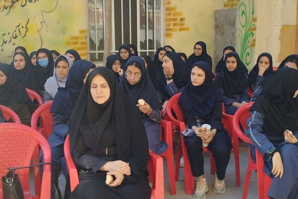 برگزاری جلسه بصیرتی ویژه دفاع مقدس در دبیرستان عفاف رودهن 