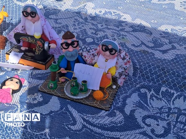 برپایی بازارچه دانش آموزی در دبیرستان شاهد هاجرشهرستان کاشمر