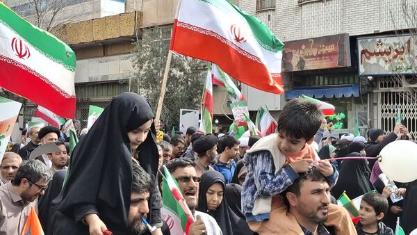 شکوه حضور نوجوانان در راهپیمایی 22 بهمن مردم قم
