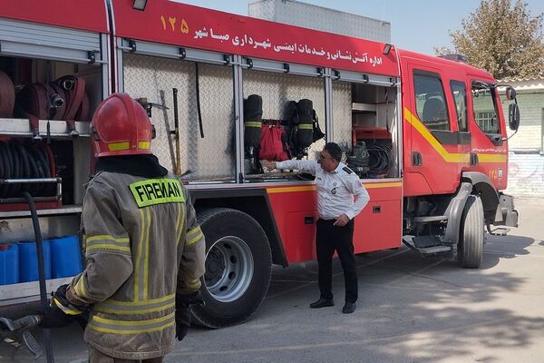 آموزش اصول اولیه آتش‌نشانی در مدرسه زکیه صباشهر
