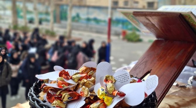 دختران در جشن میلاد موعود