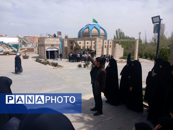 اعزام دانش‌آموزان بسیجی قم به اردوی راهیان نور غرب کشور