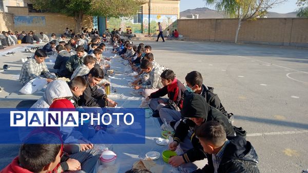 صبحانه سلامت در دبیرستان نمونه دولتی شهید حاج قاسم سلیمانی