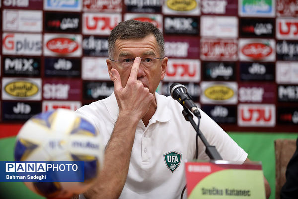 نشست خبری سرمربی تیم های ملی فوتبال ایران و ازبکستان