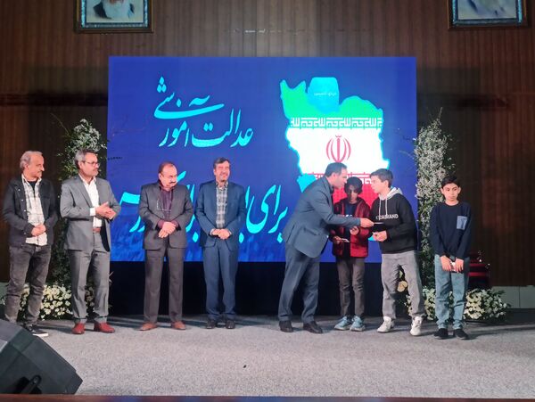 نشست طرح نماد در تالار تربیت ؛ گامی برای تقویت مراقبت اجتماعی دانش‌آموزان 