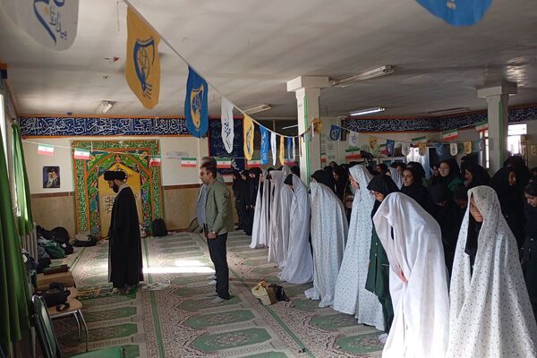 هیئت شهرستانی به مناسبت شهادت حضرت زهرا(س) در دبیرستان حضرت معصومه(س) شهرستان فیروزکوه
