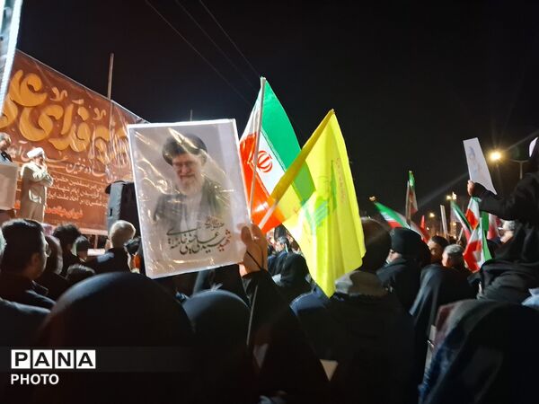 حماسه سازی مردم نیشابور در بیستمین شب از راهپیمایی های مردمی بلوار فضل 