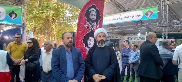اجرای گروه سرود و تئاتر خیابانی به مناسبت هفته دفاع مقدس در مصلای کرج