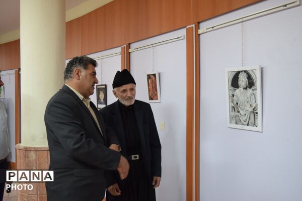 هنرمندان باباحیدر، نگارخانه آفتاب را گلباران کردند