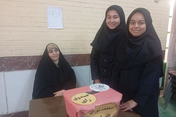 انتخاباتی با شکوه در دبیرستان نرجس یک