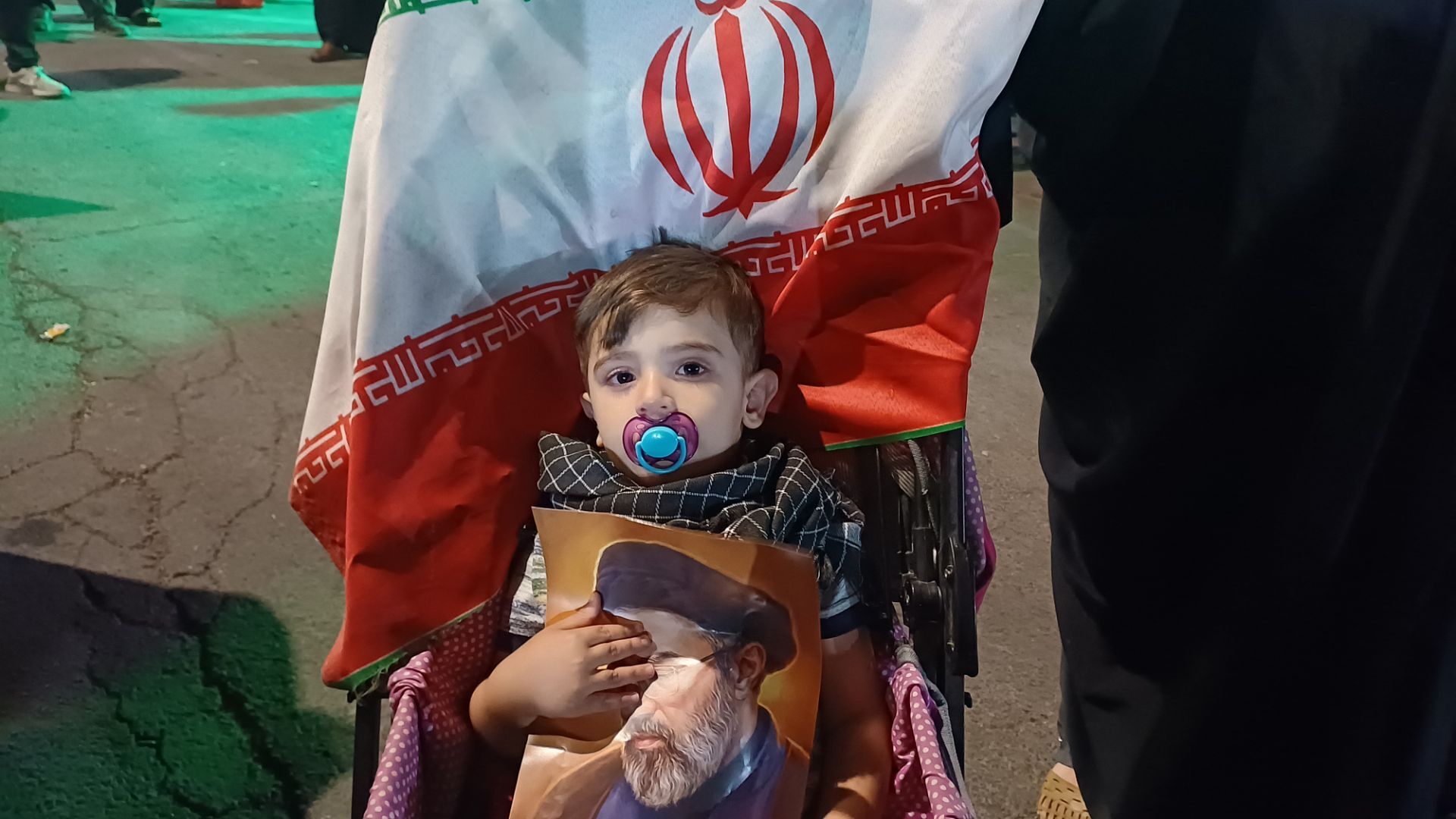 از خردسالان تا  ریش سفیدان؛ همه پایه کار ایران