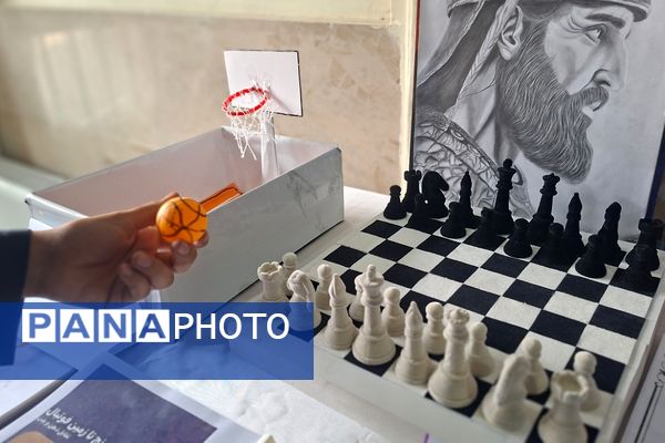 نمایشگاه دست‌سازه‌های دانش‌آموزی مدرسه نمونه دولتی ارشاد قرچک