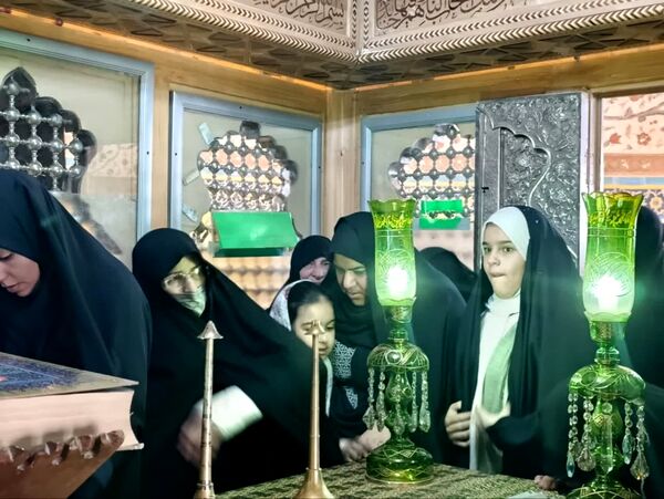 مراسم غبار روبی و زیارت ضریح مطهر سلطانعلی ابن امام محمد باقر (ع) در کربلای ایران 